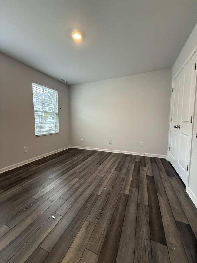 Building Photo - 409 Deercroft Dr