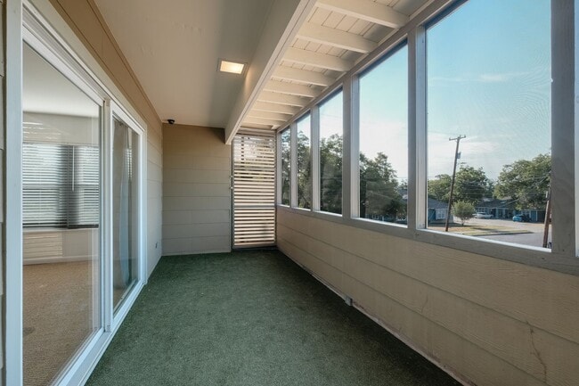 Building Photo - Renovated 1/1 Mid-Century Gem in Historic Monte Vista