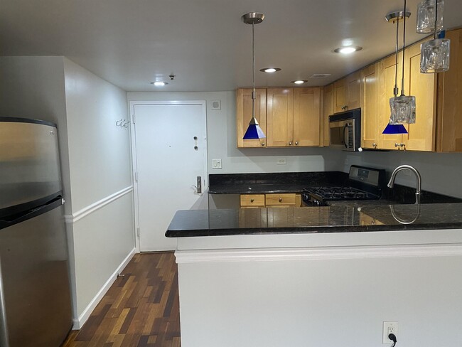 Building Photo - 759 2nd St