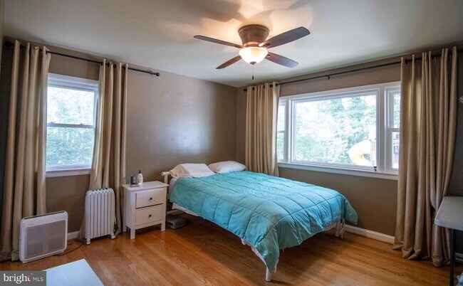 Building Photo - 2205 Parker Ave