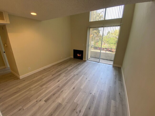 Interior Photo - can371