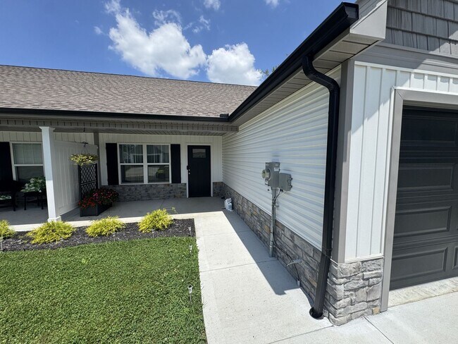 Building Photo - Brand New 2025 Townhouse with Stunning Private Deck!