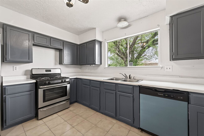 Building Photo - Beechbend Drive, Missouri City, TX 77489 - 4 BR 2.5 BA single-family home