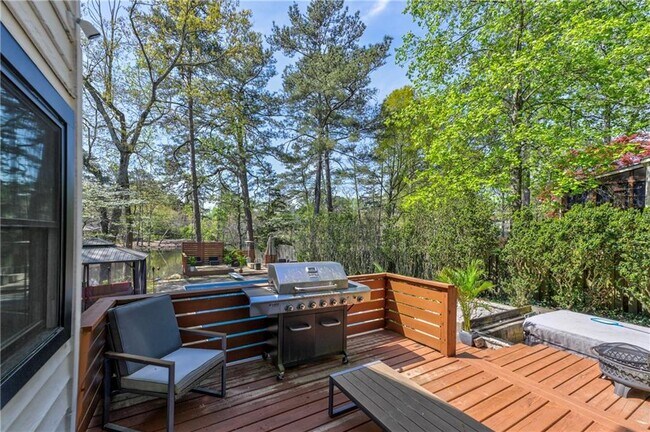 Building Photo - 3360 Turtle Lake Dr SE