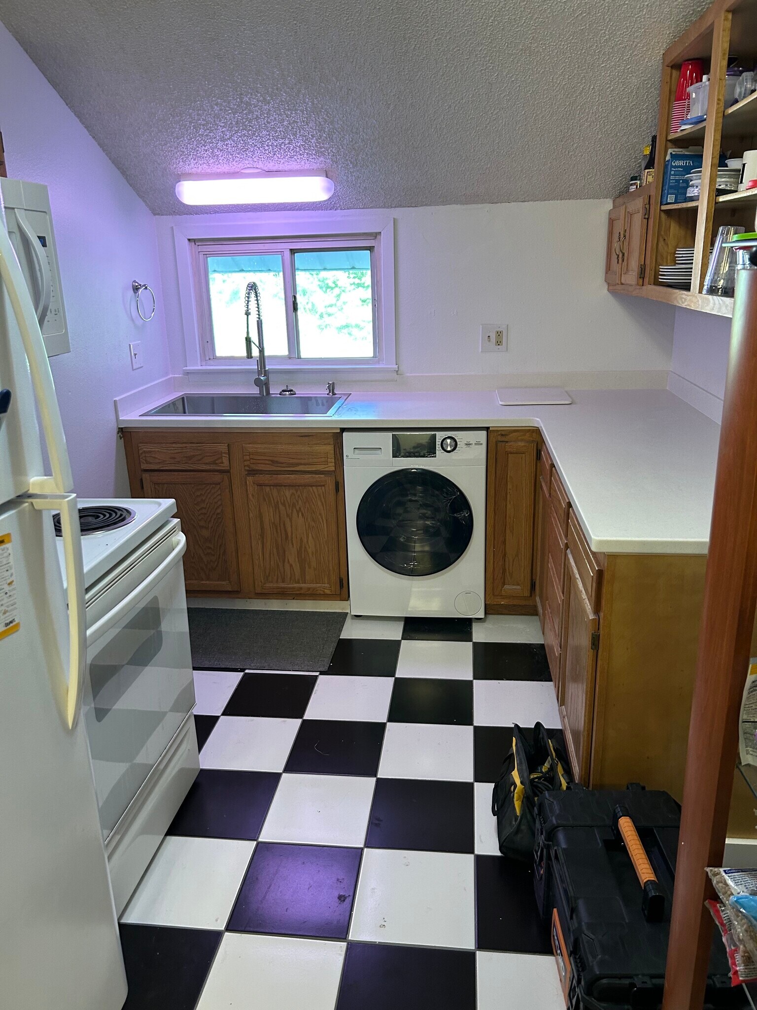 2nd floor kitchen - 670 S Governor St