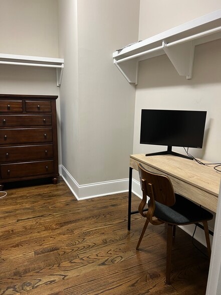 Building Photo - 1011 Everett Pl