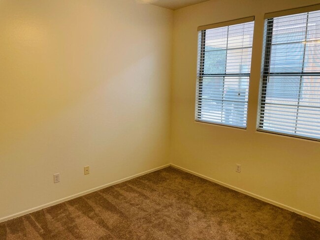 Building Photo - Cottonwood Square/Commons MOVE-IN SPECIAL