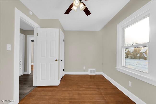 Building Photo - 239 E 214th St