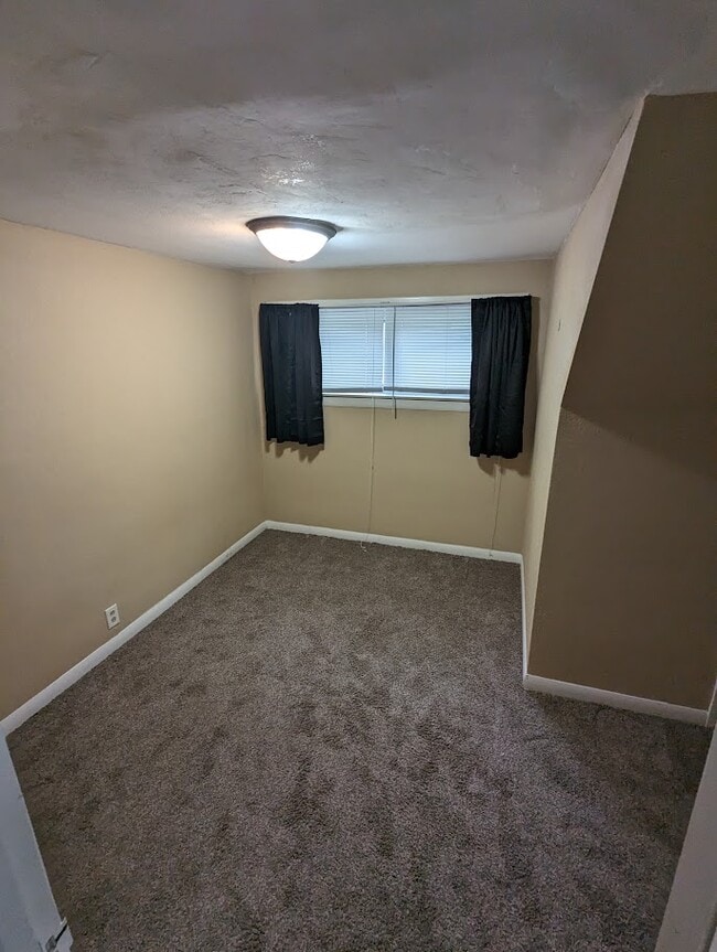 Building Photo - 8900 W Plainfield Ave