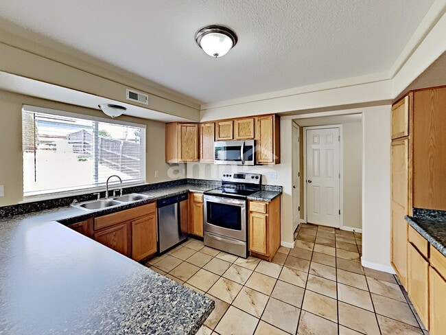 Building Photo - 3944 Malta St