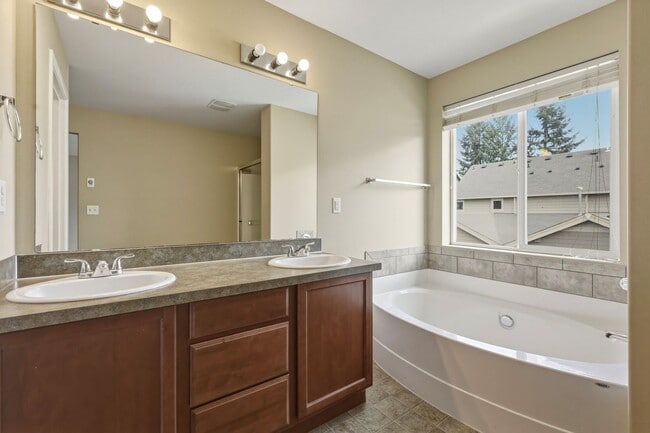 Building Photo - 4 bedrooms 2.5 baths 1826 sq.ft. Olympia School District