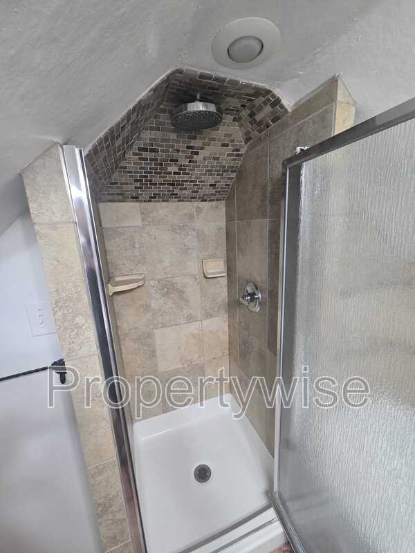 Building Photo - 958 S 800 E