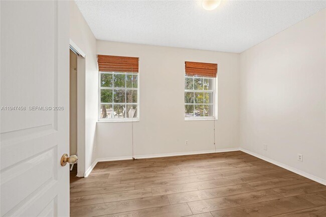 Building Photo - 4 Key W Ct