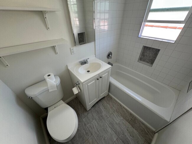 Building Photo - 9217 Alcott St