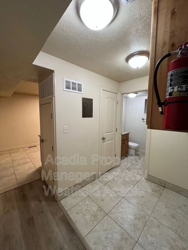 Building Photo - 315 E 600 S St