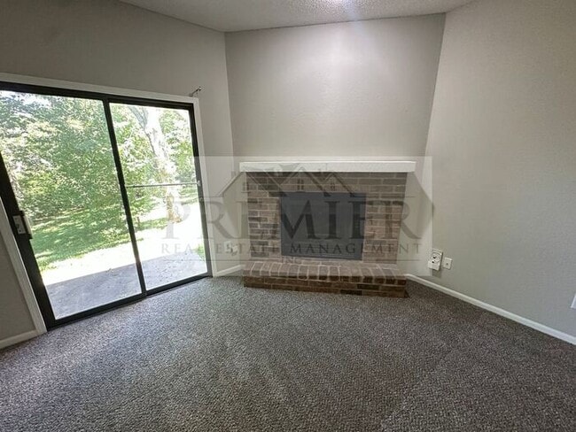 Building Photo - 3562 NE Independence Ave
