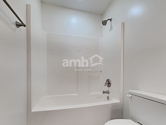 Building Photo - 1099 Moss Grove Dr