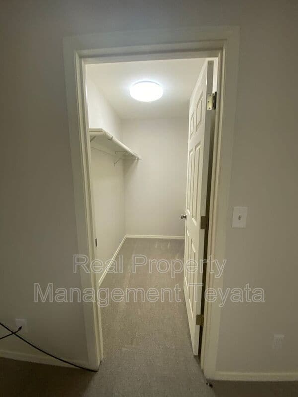 Building Photo - 25 Tumbling Water Dr