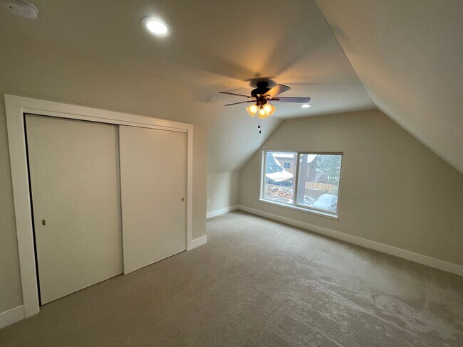 Building Photo - 680 Taylor Way