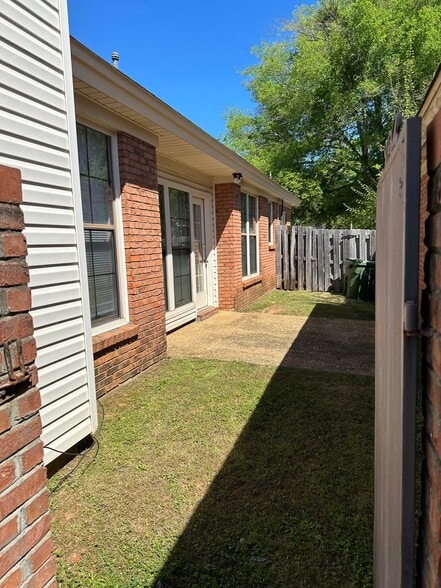 Building Photo - 2009 Station Ct