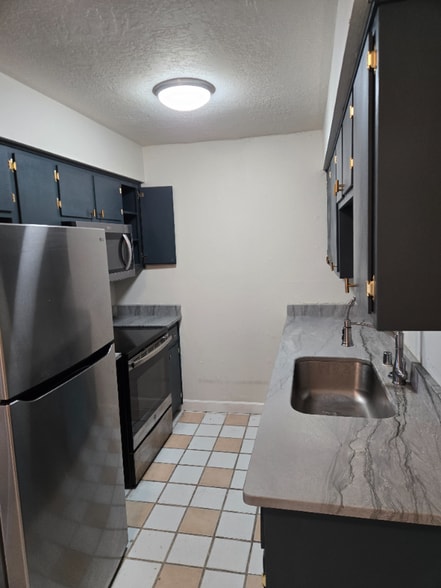 Building Photo - 142 Rhode Island St SE