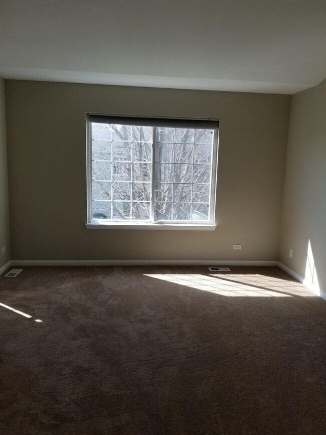 Building Photo - 301 Robin Glen Ln