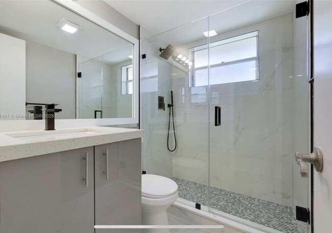 Building Photo - 9849 Three Lakes Cir