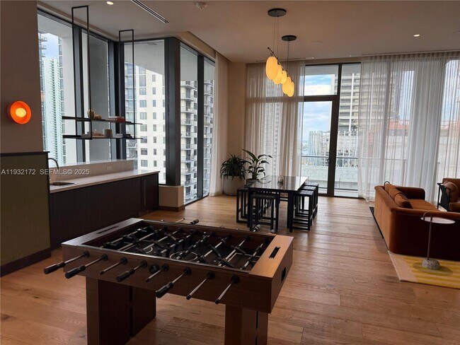 Building Photo - 11 NE 6th St