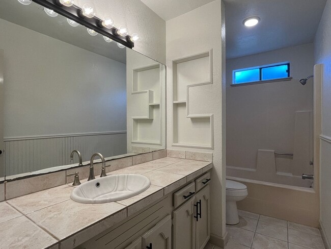 Building Photo - 3 Bedroom 2 Bath Southside!!