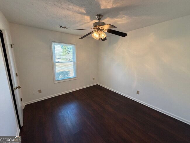 Building Photo - 3573 Clearview Dr