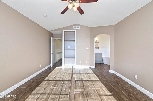 Building Photo - 11236 Northview Dr