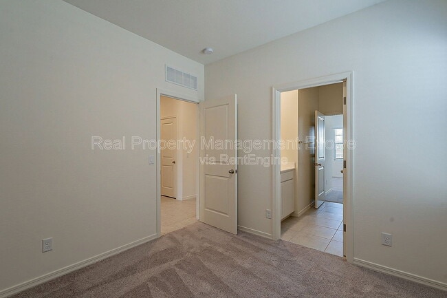 Building Photo - 6450 W Magdalena Ln