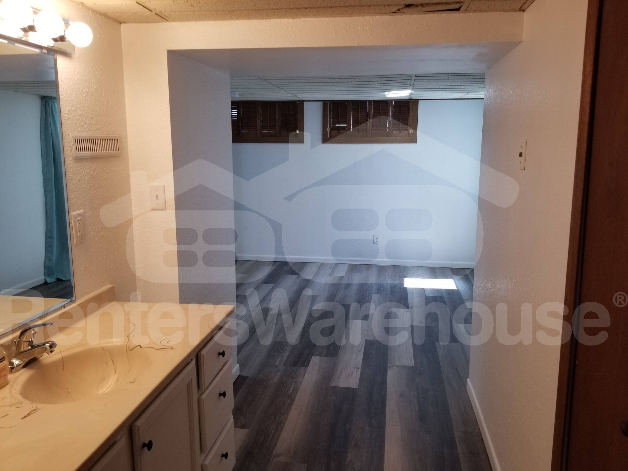 Building Photo - 616 2nd St NE