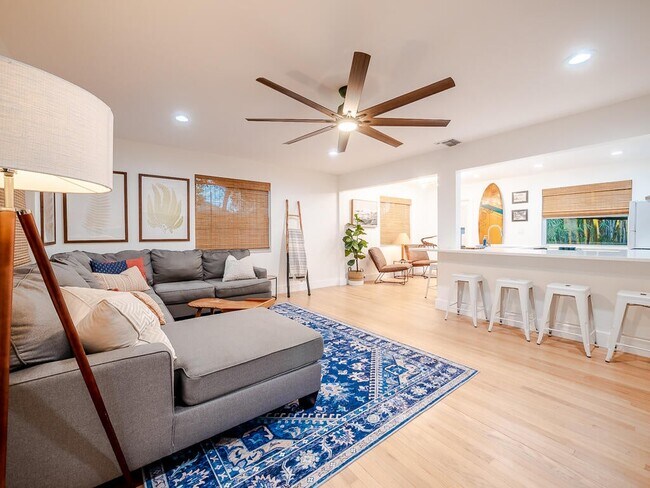 Building Photo - 418 N Palmway