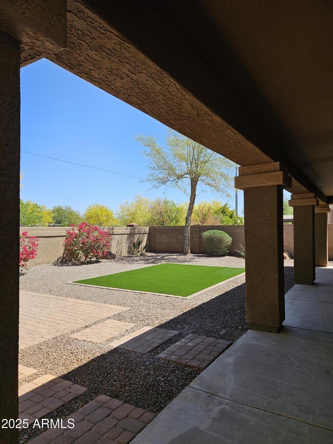 Building Photo - 14574 W Shaw Butte Dr