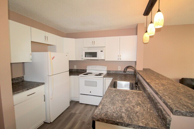 Building Photo - 1330 Hunters Rd
