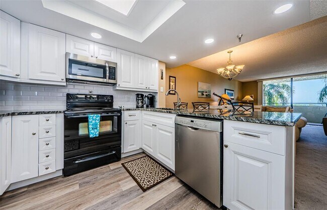 Building Photo - 6035 Sea Ranch Dr