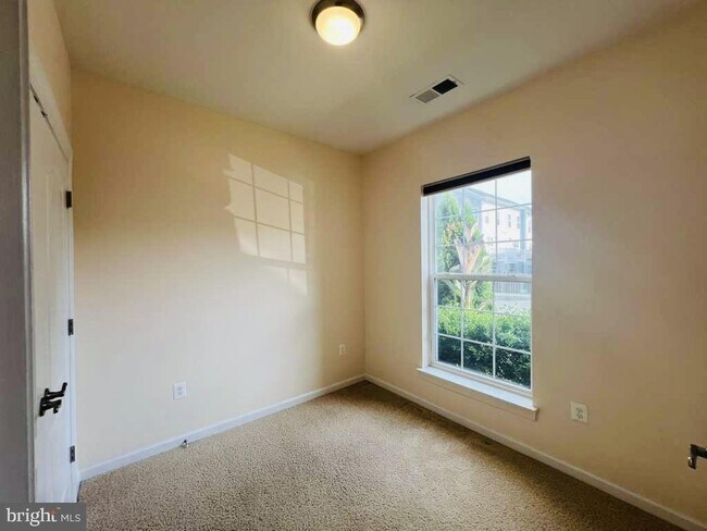 Building Photo - 7440 Riding Meadow Way