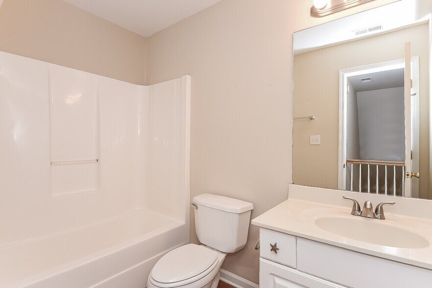 Building Photo - 207 Wildwood Way