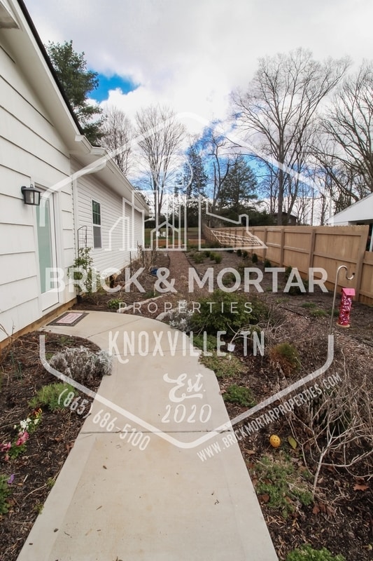 Building Photo - 1416 Myart Ln