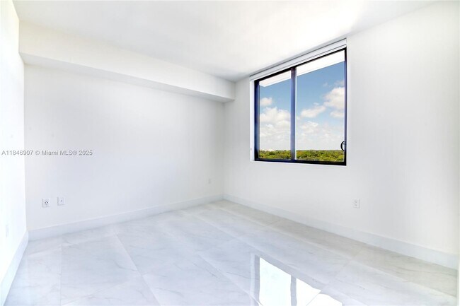 Building Photo - 301 Altara Ave