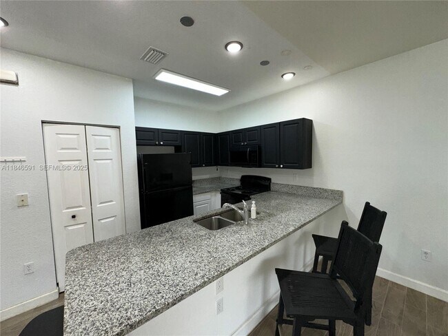 Building Photo - 4908 SW 141st Ave