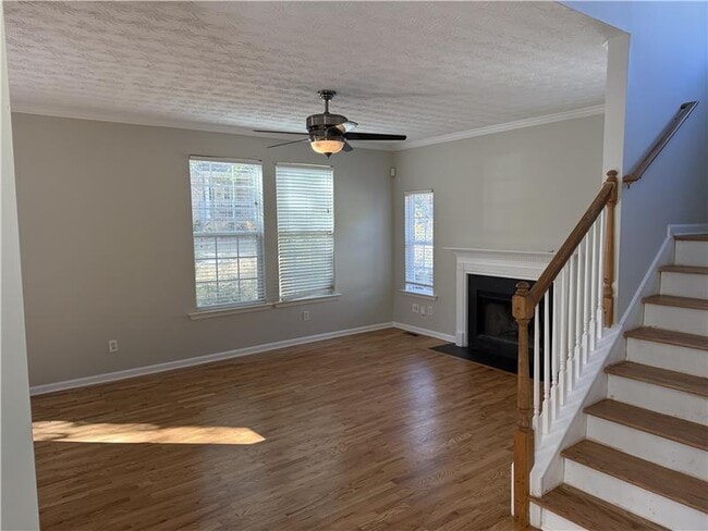 Building Photo - 27 Montgomery St SE