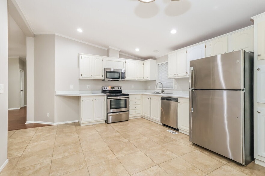 Building Photo - 21039 Sweet Blossom Ln
