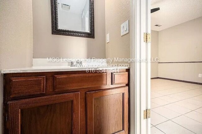 Building Photo - Large Master Bedroom - just in time for Fa...
