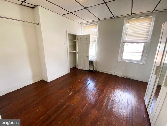 Building Photo - 534 E Indiana Ave