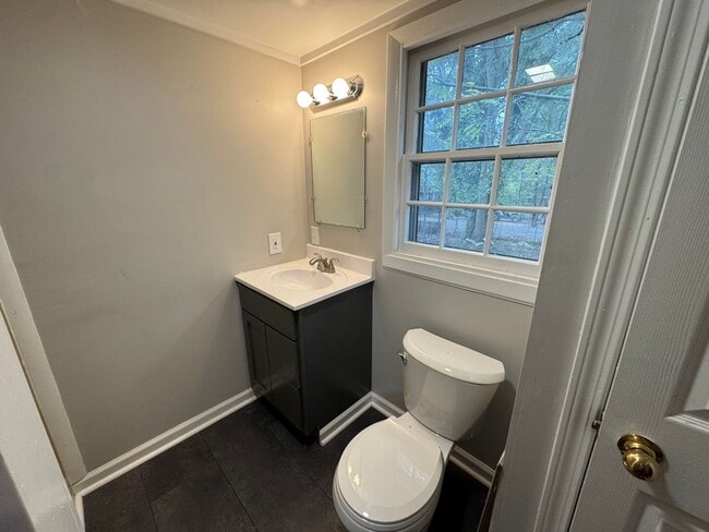 Building Photo - 2 Bedrooms- 1 Bathroom- Apartment in Lindale!