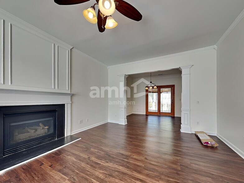 Building Photo - 6325 Elderslie Dr