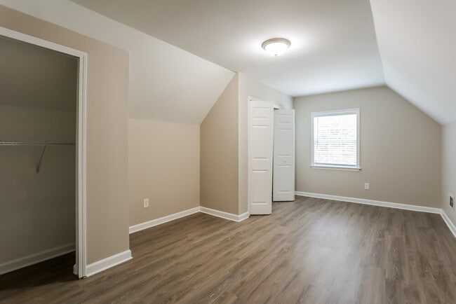 Building Photo - 2839 Stonewall Ln SW