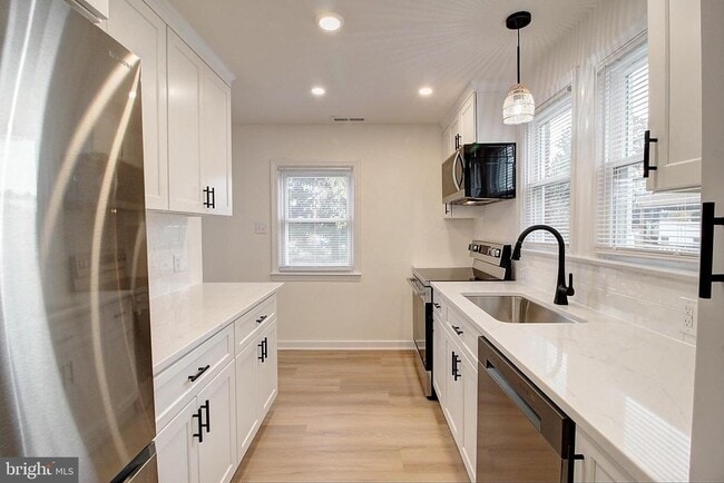 Building Photo - 412 Lee Pl